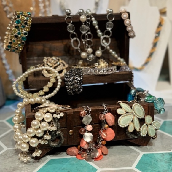 Jewerly Live Show Listing - Picture 1 of 1